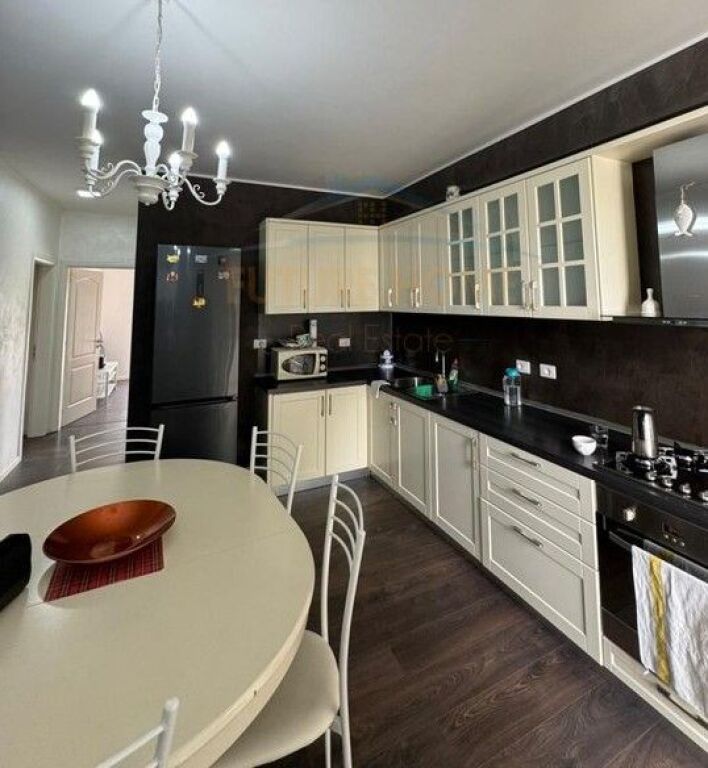 Qera, Apartament 2+1+2+ Post parkimi , Fresk