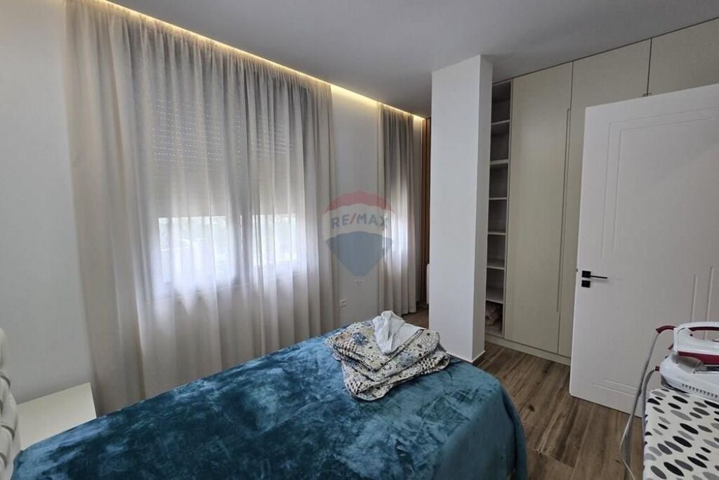 Vilë 3-katëshe me qera në Bërzhitë