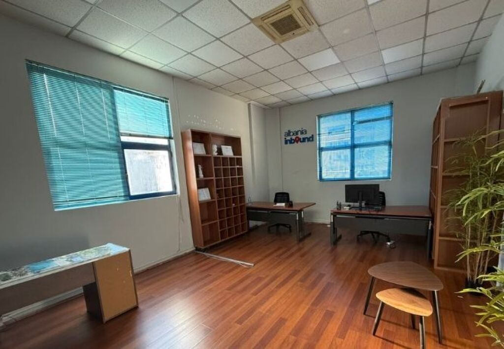 Zyrë Open Space per Qira