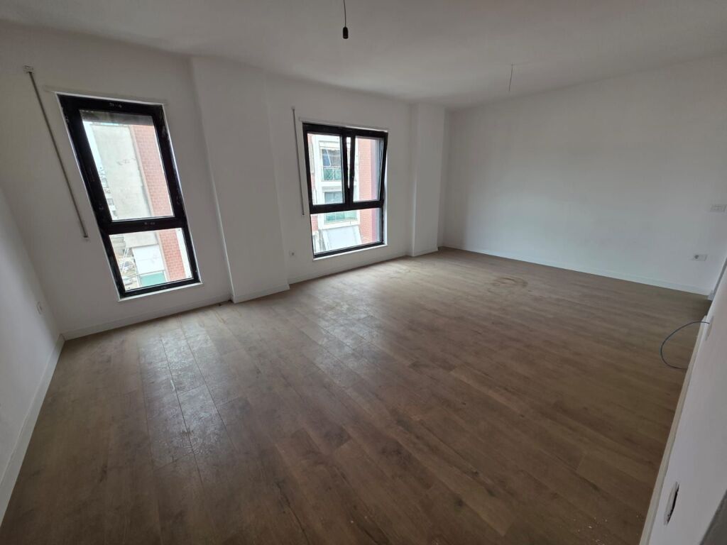 Apartament 2+1 për shitje tek Komuna e Parisit  - Pallat i ri (2024) !