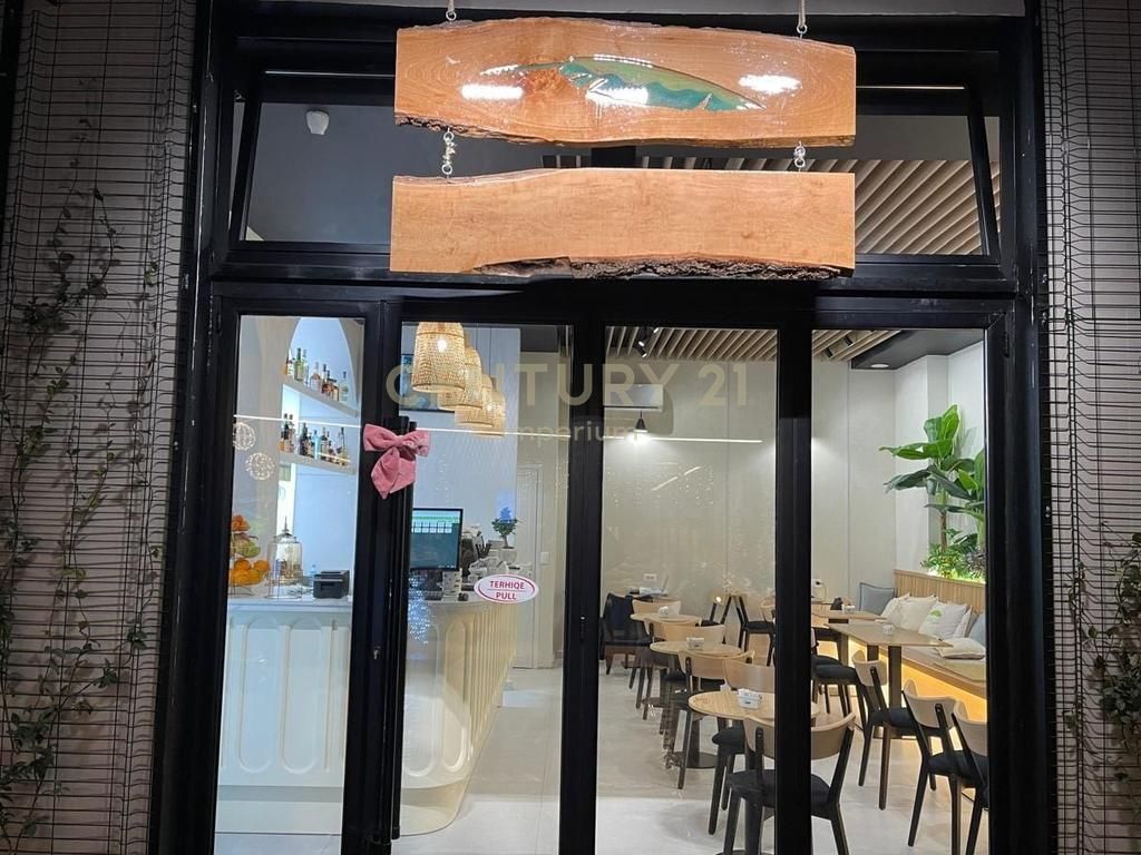 Lokal me qira në Rrugën e Barrikadave, Tiranë – 800€/muaj