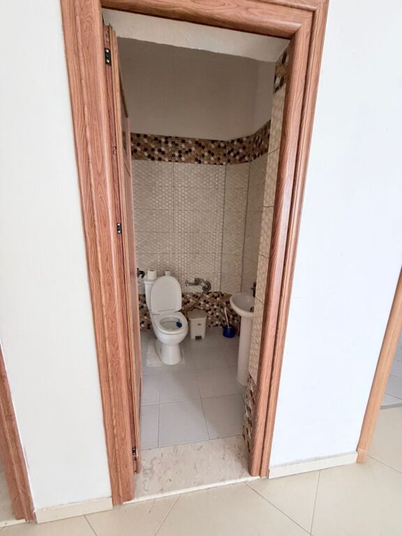 JEPET ME QERA AMBIENT BIZNESI ZONA E ISH KENETES, DURRES