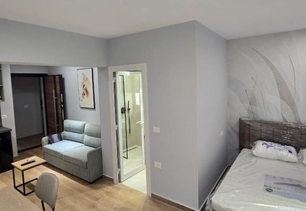 Shiten, 3-Garsoniere, Rruga Mine Peza, Tiranë.