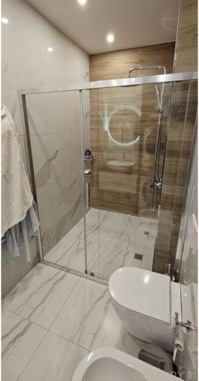 Appartamento 2+1 in affitto vicino alla Residenza Alba, al 21 Dhjetori
