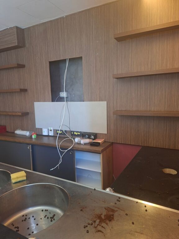 LOLAL ME QIRA TE 21 DHJETORI. BUZE RRUGES