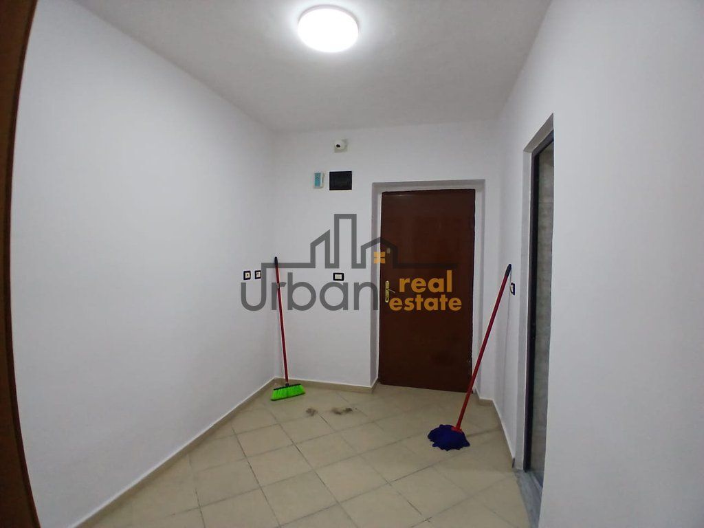 Locale Commerciale in Affitto 1+1, Via Durazzo, Tirana - 60.000 Leke | 60 m²
