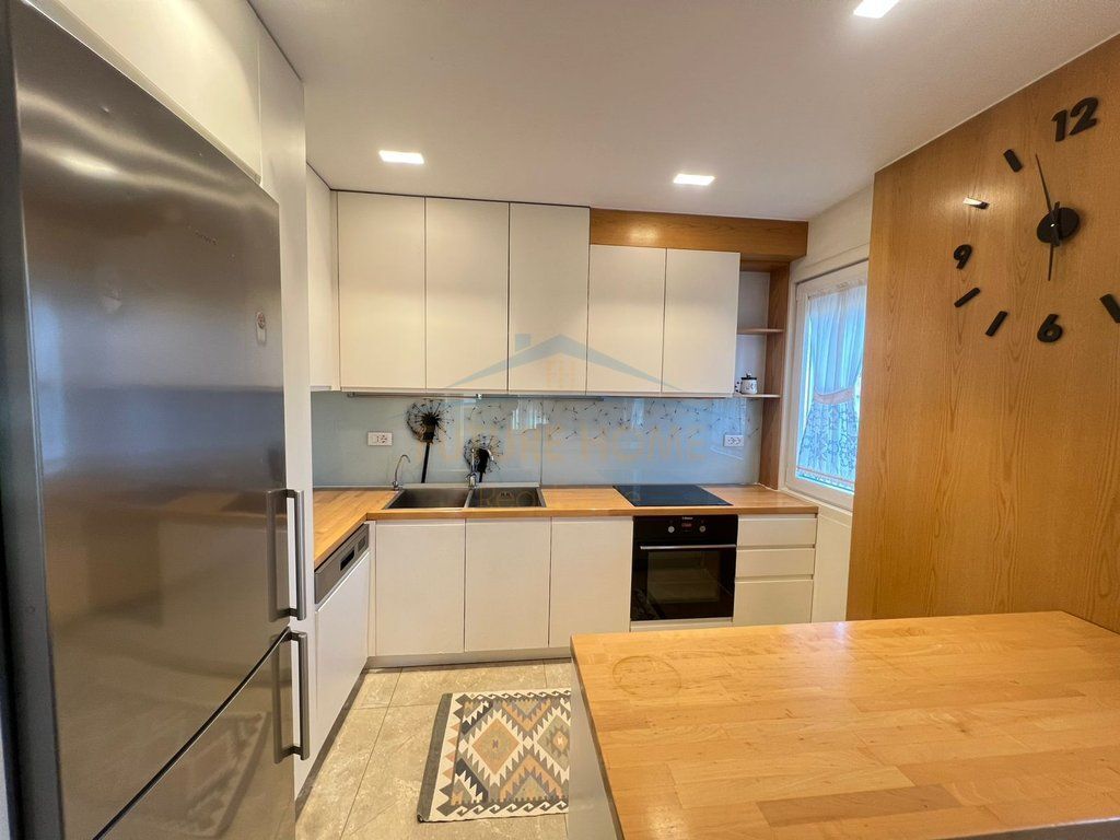 Rent, Apartment 3+1+2+ 2 Parking Spaces, Commune of Paris