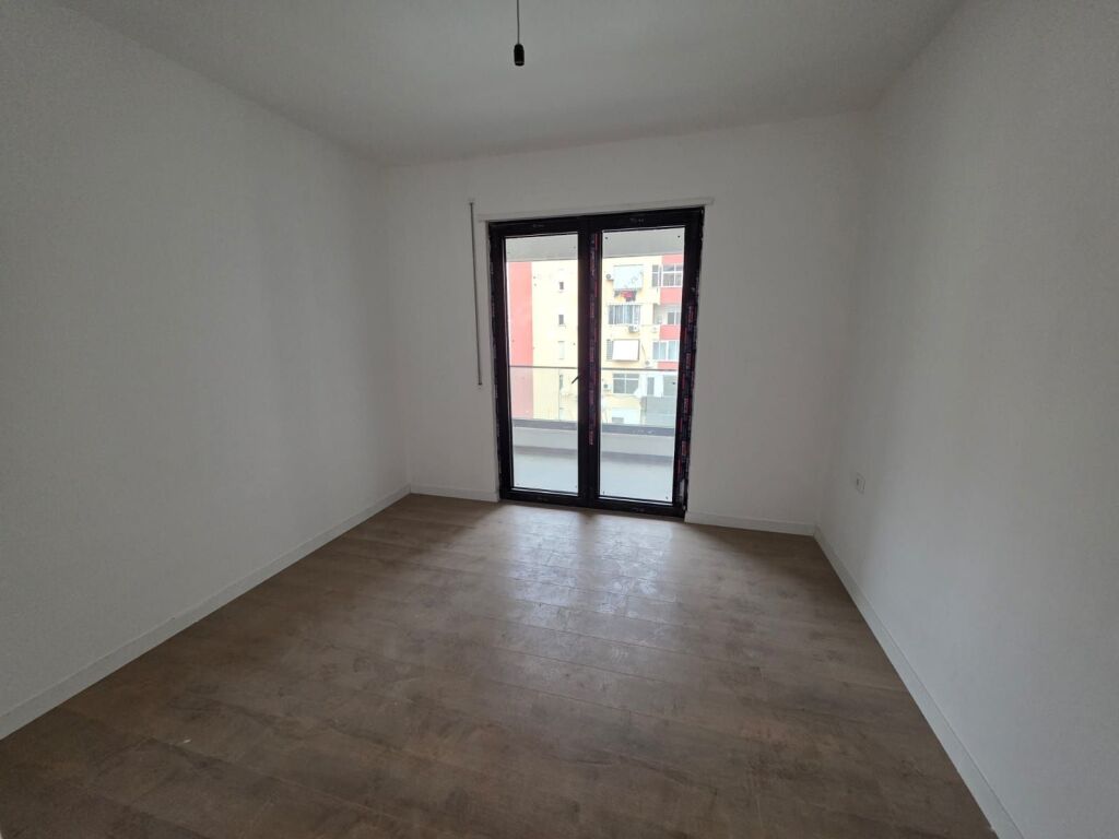 Apartament 2+1 për shitje tek Komuna e Parisit  - Pallat i ri (2024) !