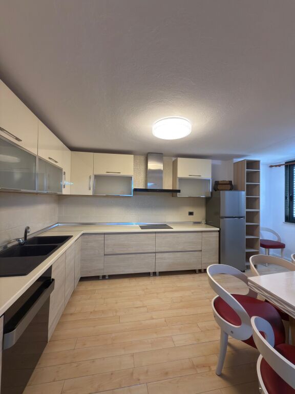 Shiter apartament 2+1 te rruga Elbasanit