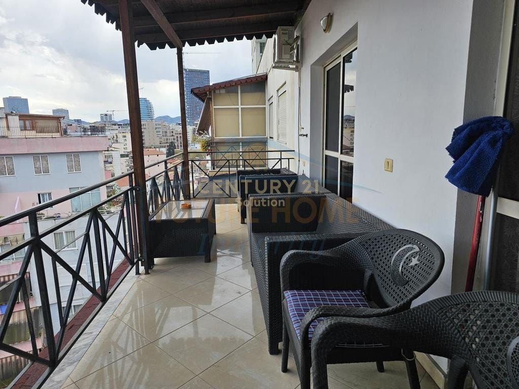 JEPET ME QIRA APARTAMENT 2+1 TEK RRUGA E BARRIKADAVE