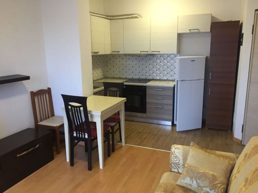 JEPET APARTAMENT ME QERA 1+1 XHAMLLIK