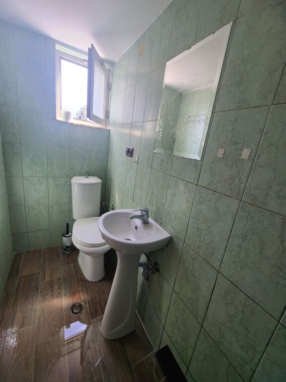 Apartment on the 3rd floor. 1 minute from Concord Center, fully equipped. Internet, etc.