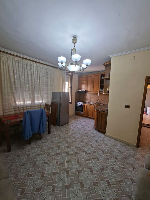 VENDESI APPARTAMENTO 3+1+PAPAFINGO VICINO AL 21 DICEMBRE