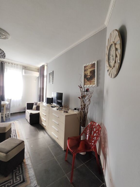 1+1 near Trida Lounge Astir