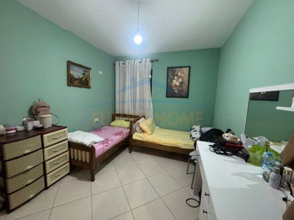 Shitet, Apartament 2+1+Post Parkimi, Yzberisht