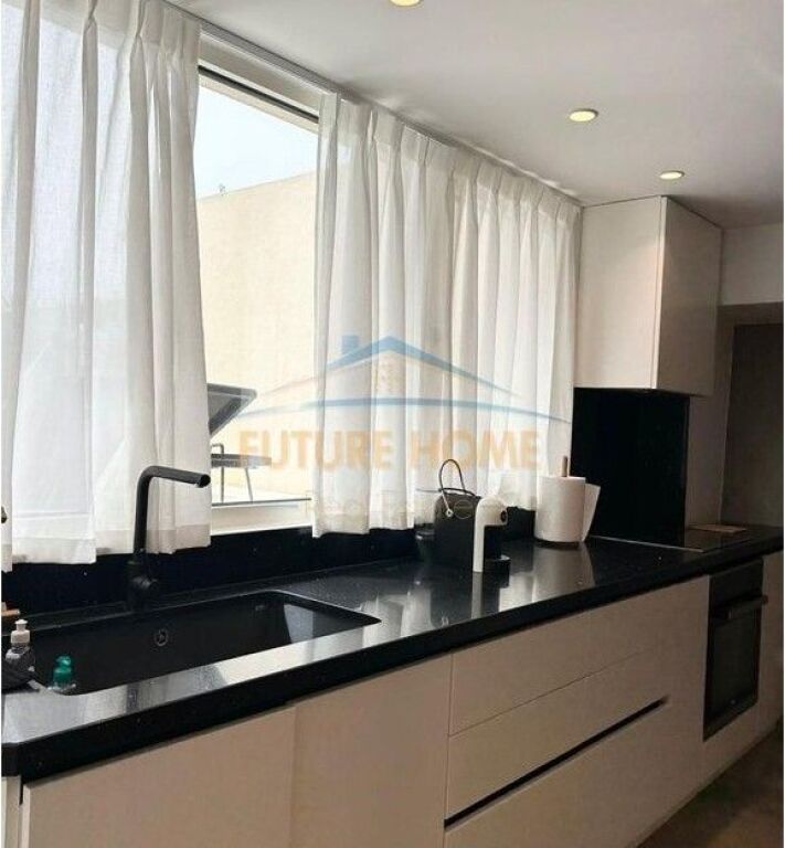 Në Shitje, Vila e Bashkangjitur + Shtëpi Mysafiri, Green Coast Residence