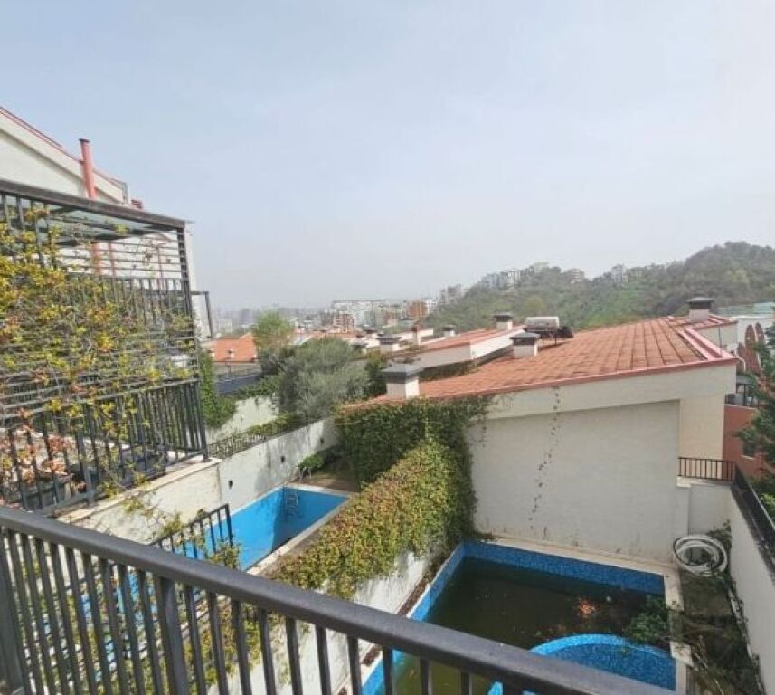 Shitet Vile me pishine