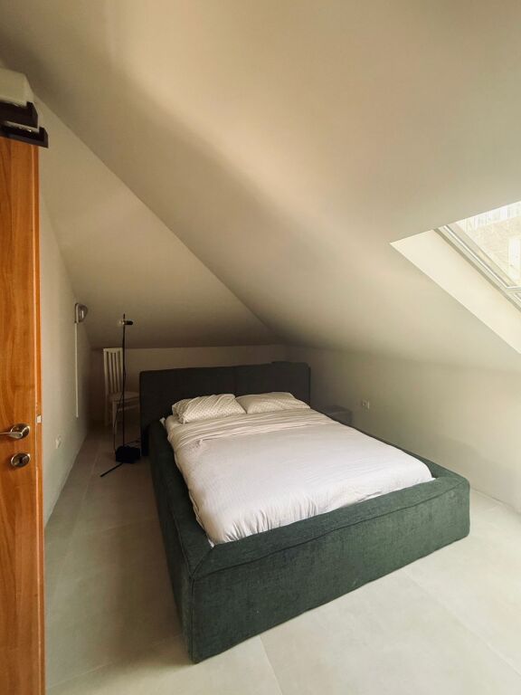 Jepet me qera triplex – Sauk, pranë Rezidencës “Porta e Gjelbër”