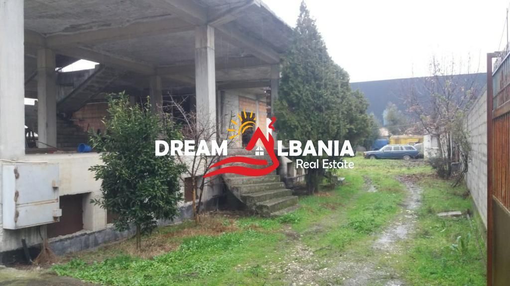 Shops for sale on the Tirana-Durres Highway, near the Agro-Food Industrial Market in Tirana (ID 4181069)