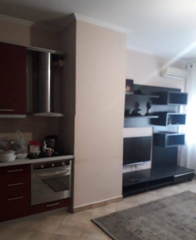 Rent | Apartament 2 + 1 | Rruga Komuna e Parisit | 550 €/month
