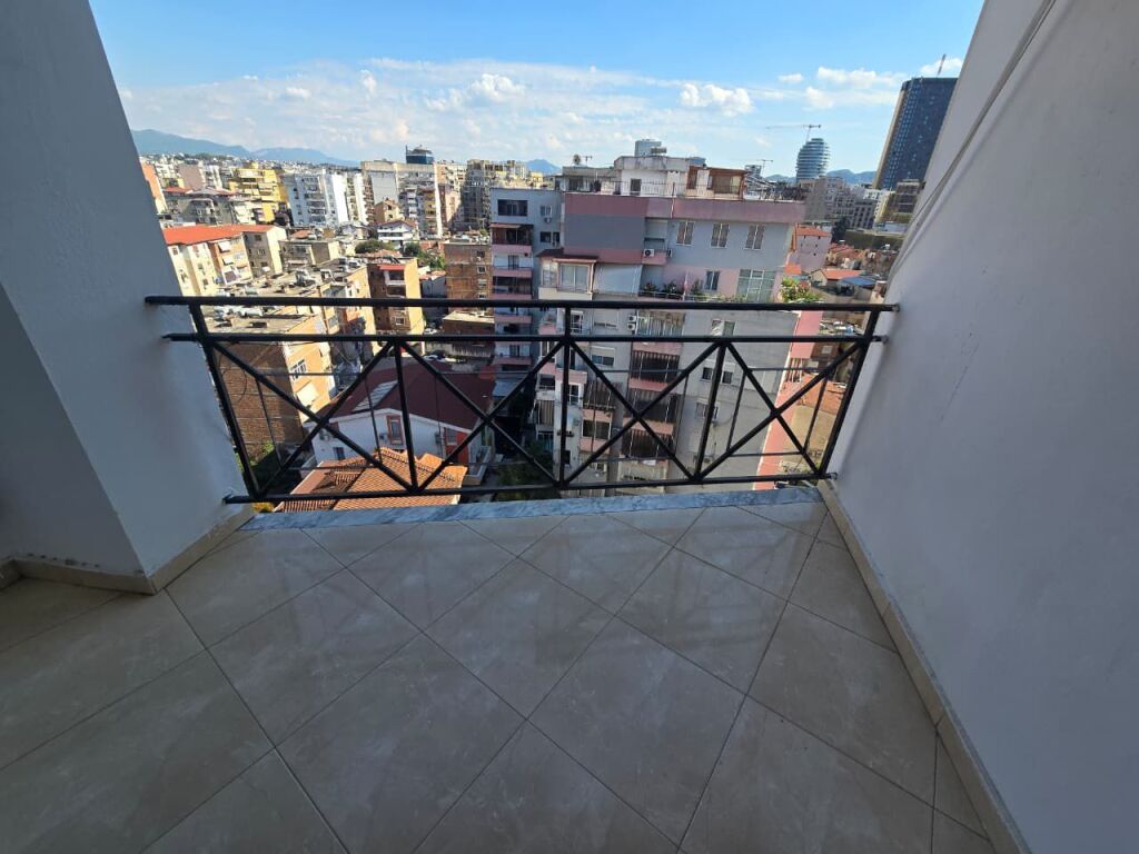 Tek Rruga Barrikadave Jepet Me Qira Apartament Modern 2+1 Mobiluar!