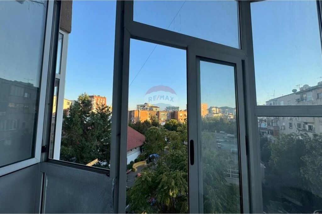 Apartament - Për Qira - Bulevardi Bajram Curri, Tiranë