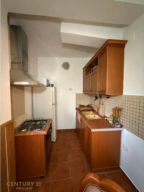 VENDESI APPARTAMENTO 2+1 VICINO AL EX MERCATO ELETTRICO