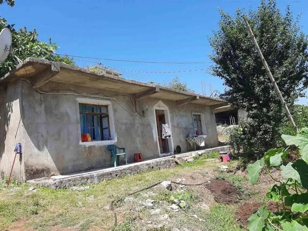 VENDESI PRIVATO IN VENDITA GRANICE GJIROKASTER