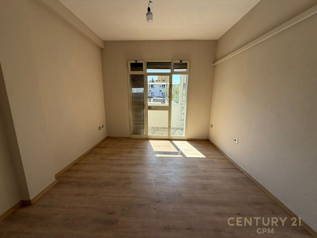 Apartament 2+1 per shitje te Rruga e Kavajes