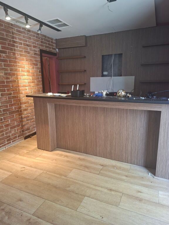 LOLAL ME QIRA TE 21 DHJETORI. BUZE RRUGES