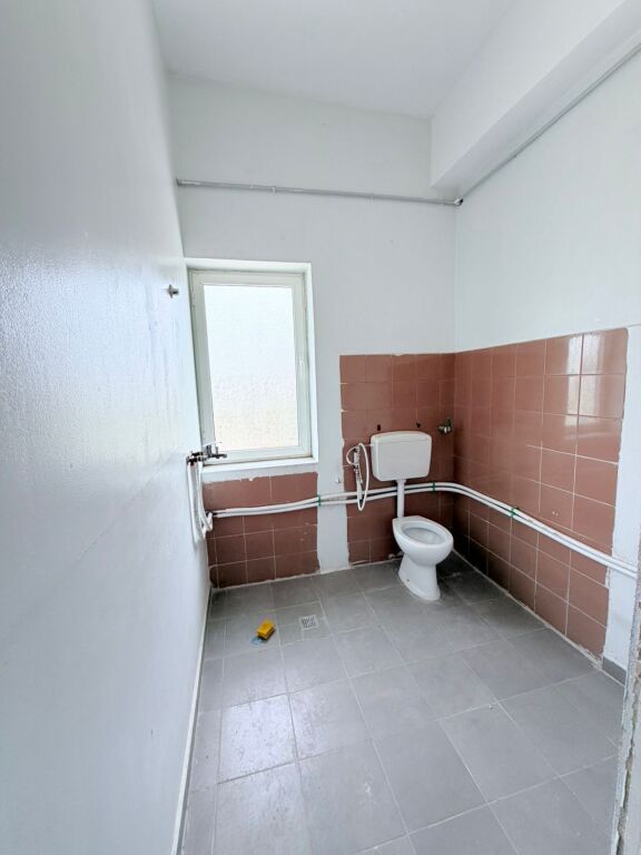 JEPET ME QERA MAGAZINE NE ZONEN E SHKOZETIT, DURRES