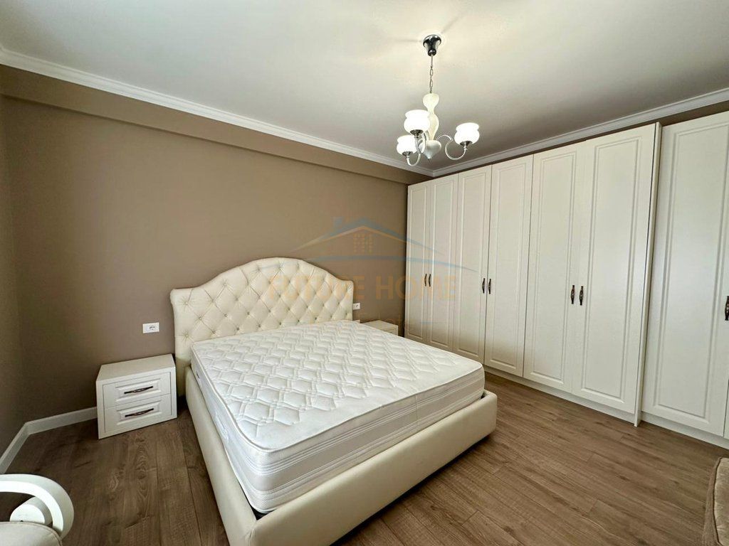Qera, Apartament 3+1+2, Kopshti Botanik
