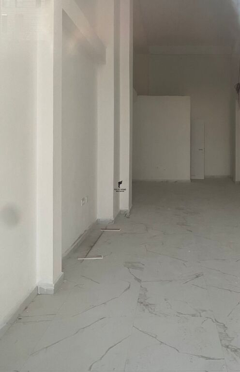 SHOP FOR RENT 50 M2 LAPRAKE 150,000 LEKE FH-69176