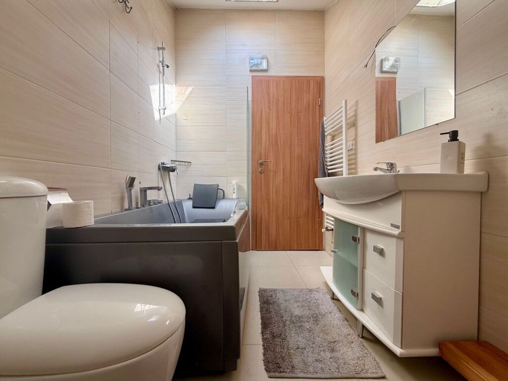 Jepet me qera triplex – Sauk, pranë Rezidencës “Porta e Gjelbër”