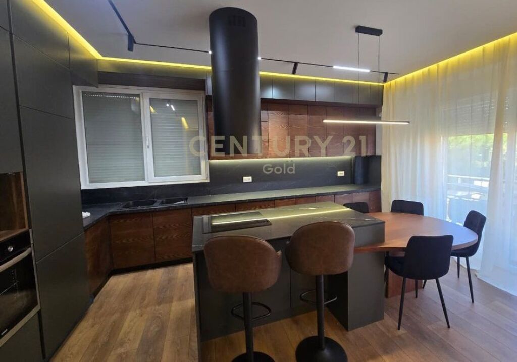 APPARTAMENTO IN AFFITTO 2+1+2+ POSTO AUTO, GIARDINO BOTANICO. 