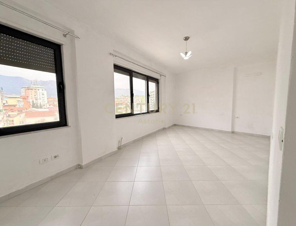 FOR SALE APARTMENT 2+1+2 NEAR THE FORMER ELECTRIC MARKET!