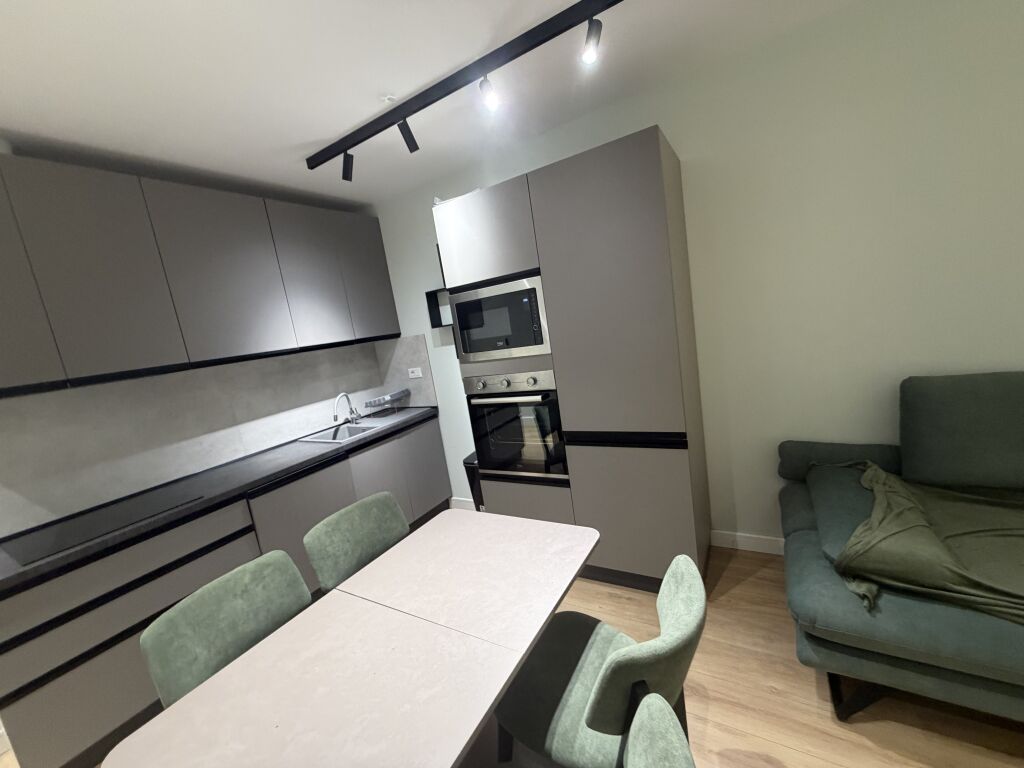 1+1, commune of Paris, bar fogu, 750 euro