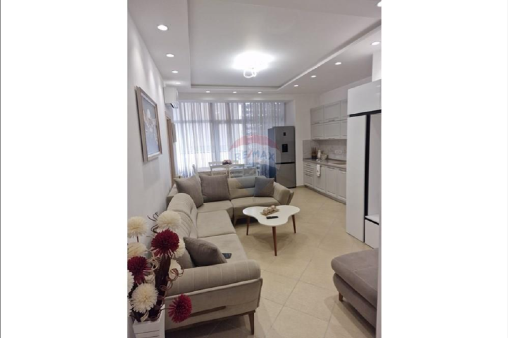 Appartamento in affitto 1+1 a Komuna e Parisit