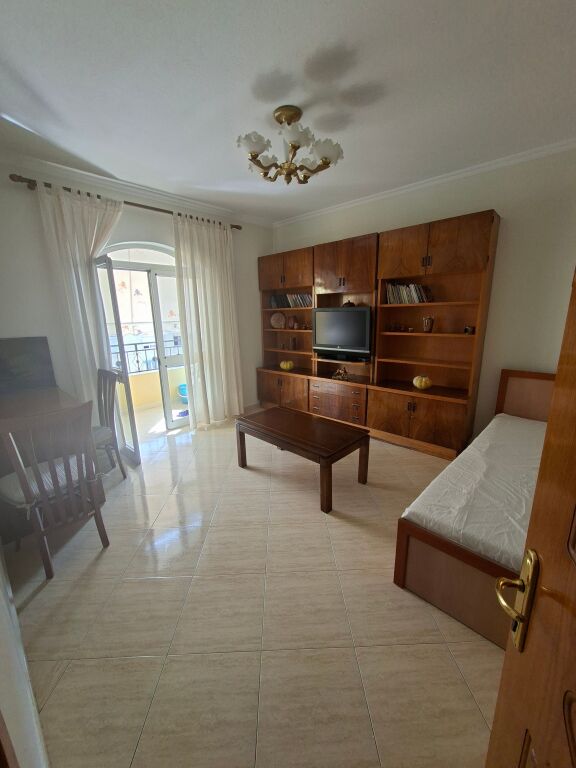 VENDESI APPARTAMENTO 3+1+PAPAFINGO VICINO AL 21 DICEMBRE