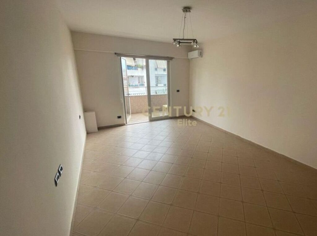 Ambient Zyrash 1+1 Me Qira, Myslym shyri