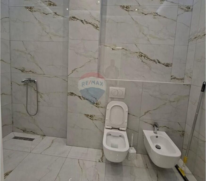 Zyrë - Për Qira - Bulevardi Migjeni, Tiranë