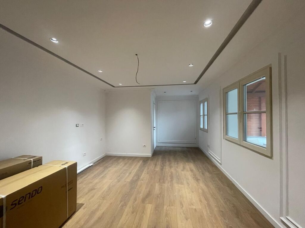 Ambjent Zyre me qera - Shkolla e Baletit