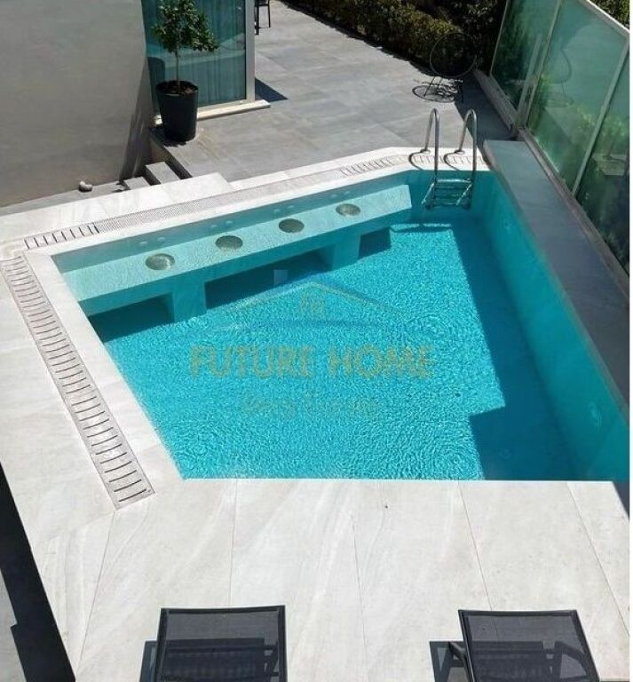 Në Shitje, Vila e Bashkangjitur + Shtëpi Mysafiri, Green Coast Residence