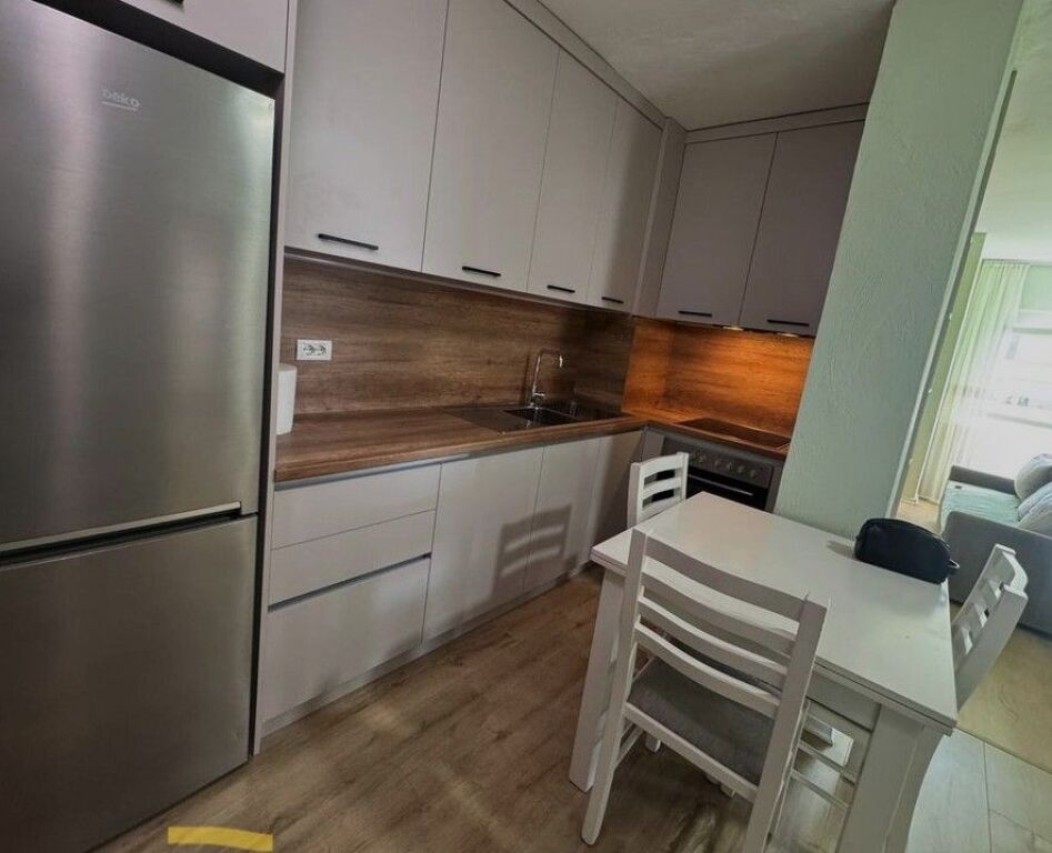 In vendita, Appartamento 2+1, Via Kavaja, Tirana.