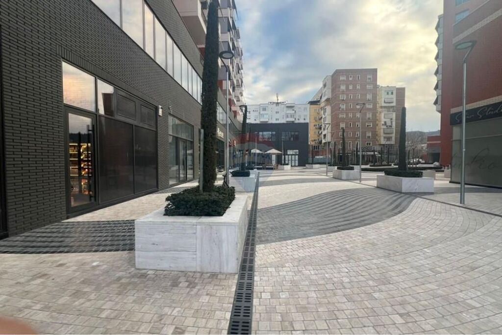 Zyrë - Për Qira - Kompleksi Delijorgji, Tiranë(ID: 530181095-192)