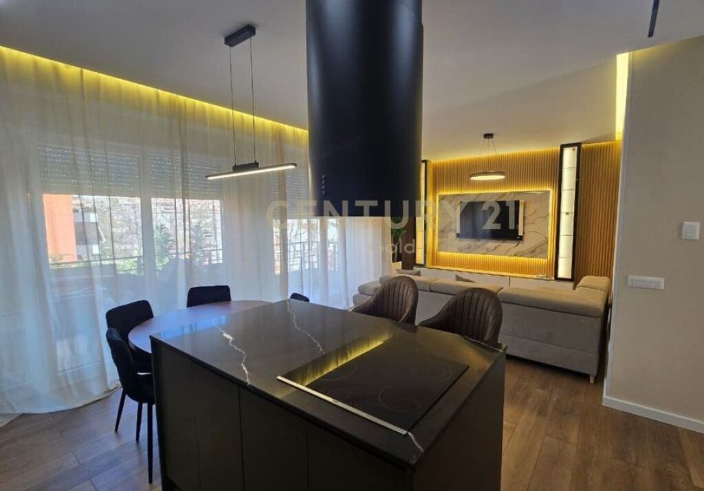 APPARTAMENTO IN AFFITTO 2+1+2+ POSTO AUTO, GIARDINO BOTANICO. 