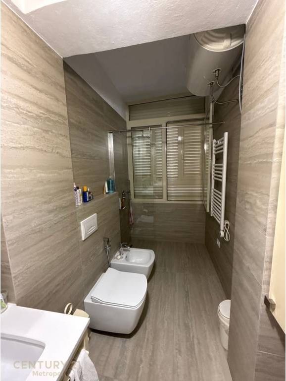 VENDESI APPARTAMENTO 2+1 VICINO AL EX MERCATO ELETTRICO