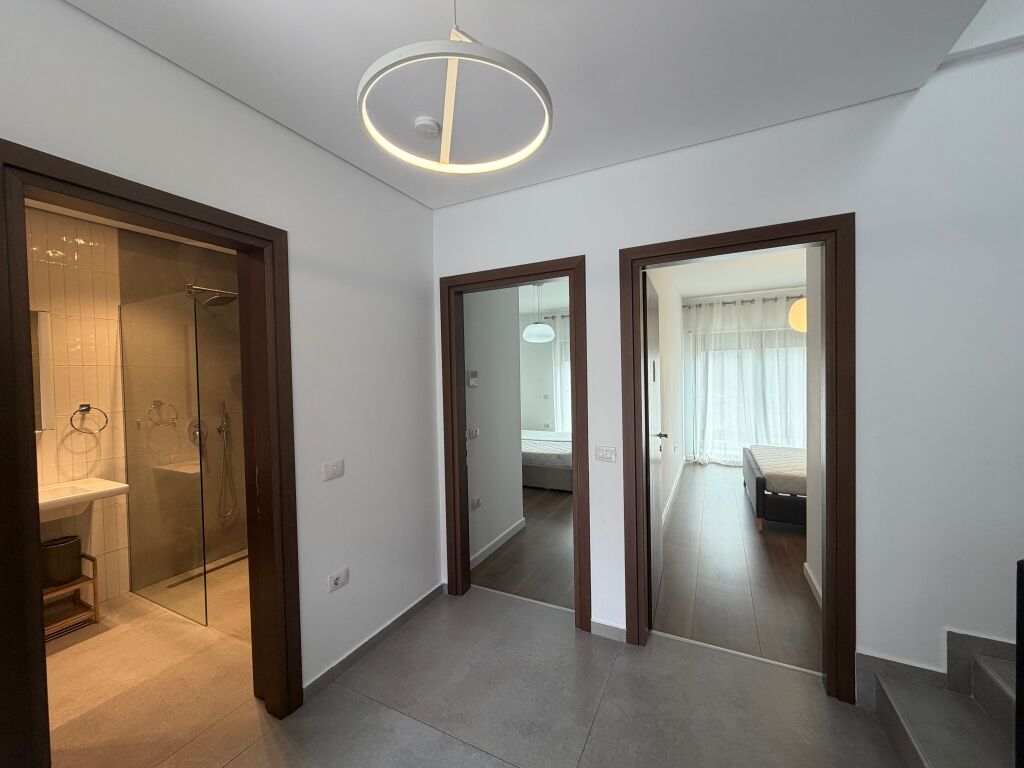 Vilë 3+1+oborr+garazhd me qera në ne TEG - MULLET