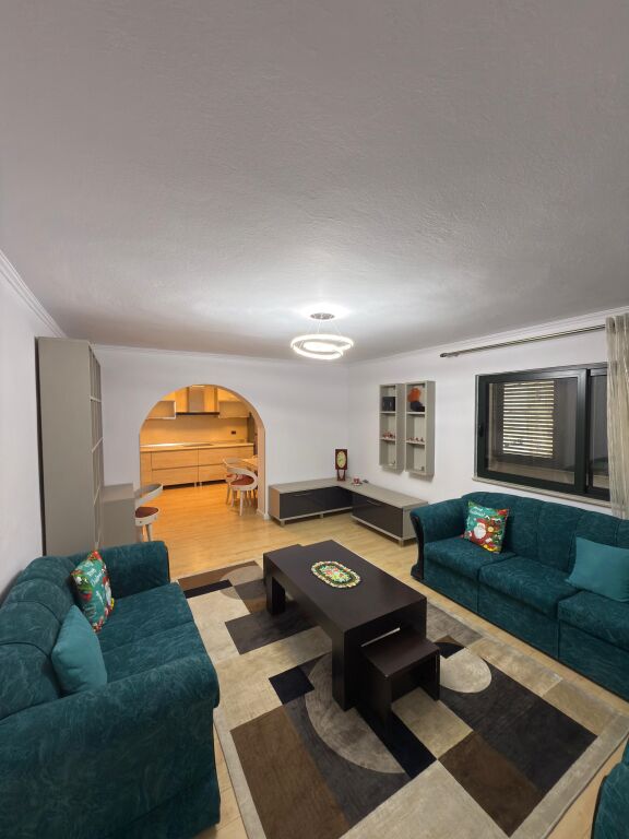 Shiter apartament 2+1 te rruga Elbasanit