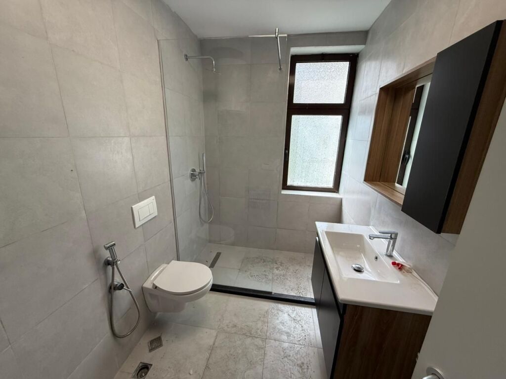 📣 QERA Ambient Zyre (Tipologji 3+1+2) 📍 Ali Dem ✨ 💶 Cmimi 70.000 Leke/Muaj (Neto)